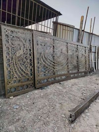 باب سياج • عرض ٥٫٦٠م • ارتفاع ٢٫٥م