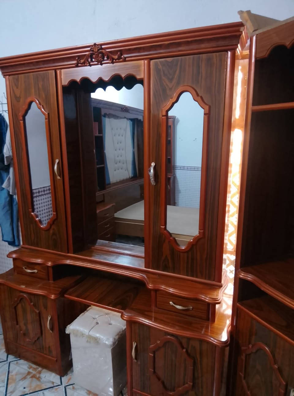 السلام عليكم غرفه للبيع طابقين ست بيبان السعر مليونين وبيها مجال بسيط***********
