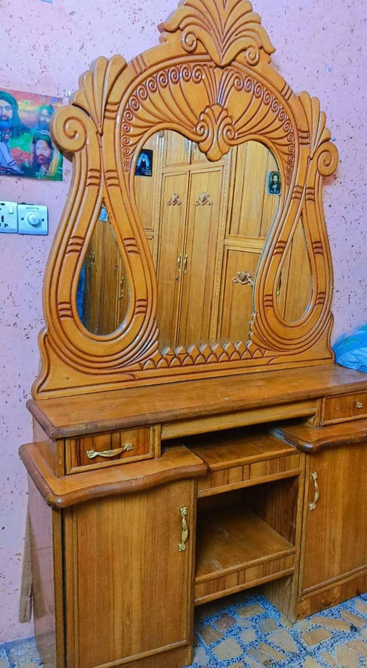 غرفه صاج عراقي مفصله تفصال مليون ونص قبل سنه هسه محتاج ورد ابيع ب700بياعه شرايه لاتخابر اصلن عنوان مدينه صدر ***********
