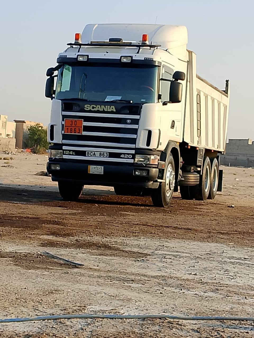 سلام عليكم سكانيه موديل 2000 بسمي تحويل ثاني يوم سنويه 27 جديده سياره كفاله مكينه 420 نجكتر مجموعه 97 بدي 21 متر السعر 350 الستفسار نتصل *********** مكاني البصره زبير
