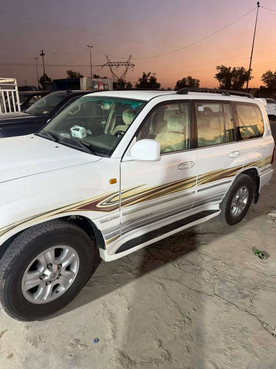 السلام عليكم للبيع لاندكروزر 2006فتحه دفع رباعي مابيه قطرة صبغ شرط سونار كير محرك خير من الله دهن من تبديله الى تبديله تخم تاير سياره استخدام شخصي سعر 165بيهه مجال حك الجيه رقم بغداد انكليزي عنوان سياره بغداد بوب شام يم القوس الاتصال واتساب ***********
