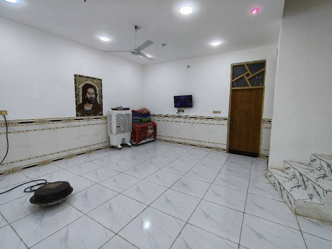 السلام عليكم ورحمه الله وبركاته بيت للبيع
بناء بلوك
مساحه ٢٧٠ متر 
العنوان شارع عطوف شارع رئيسي 
غرف نوم ٢ صاله ومطبخ واستقبال صحيات داخليه و خارجيه
مع محل الاستفسار ***********
