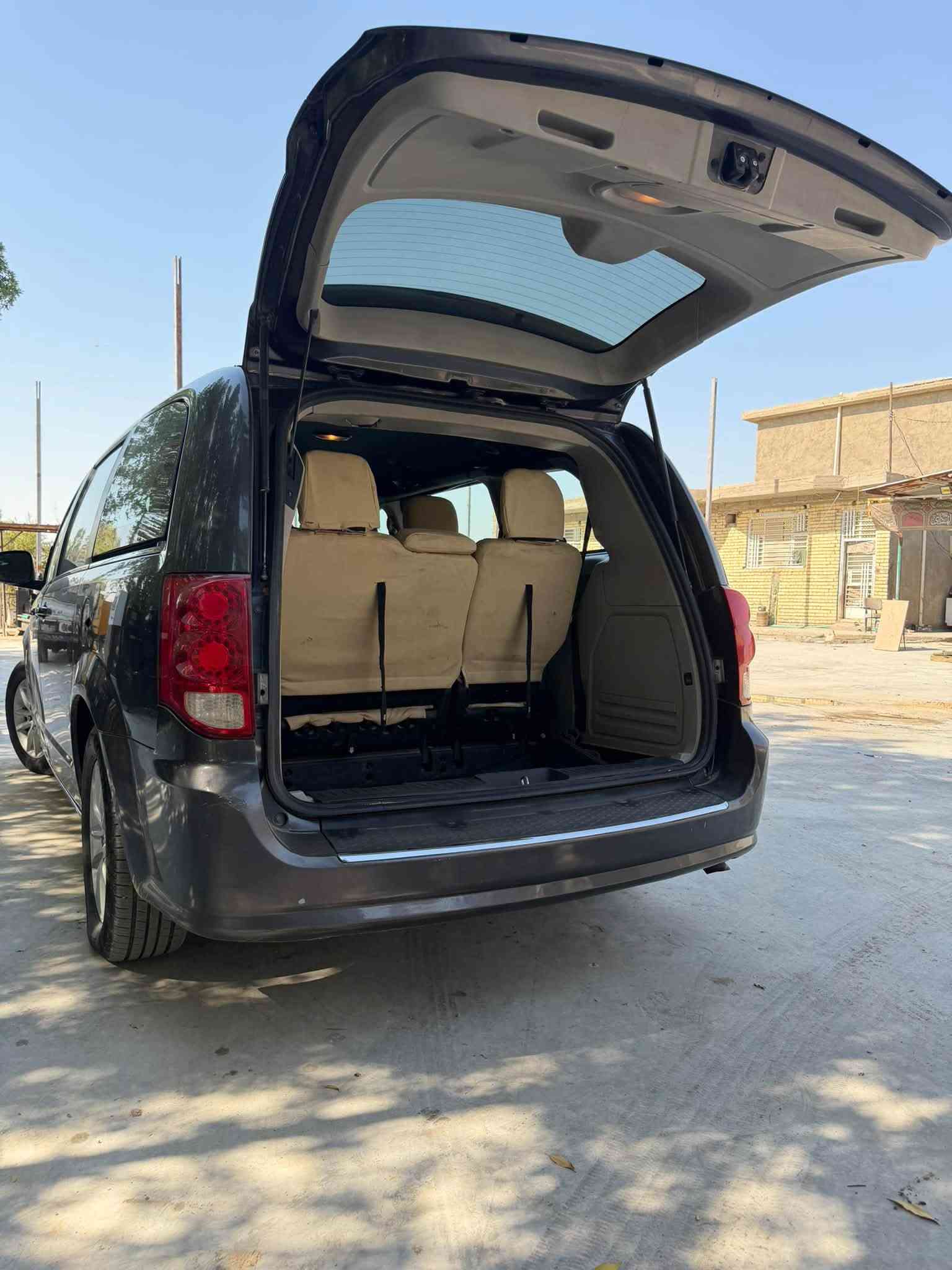 سلام عليكم للبيع دوج كرفان مديل 2019 وارد امريكي
سعرهً مناسب 
بيبان كهرباء+ جنطه كهرباء 
داخل جلد اسود كهرباء كشنات خلفيات بلع 3 قطع تبريد 
محرك كير حداديه تخم تاير تبريد كله جديد وجاهزه من كلشي 
رقم كربلاء الدولي جديد 
تحويل ثاني يوم 
علمن السياره كفالة عامة من كل شيء 
الاستفسار اكثر اتصل//***********
عنوان السياره بغداد فقط بيع بدون  مراوس

