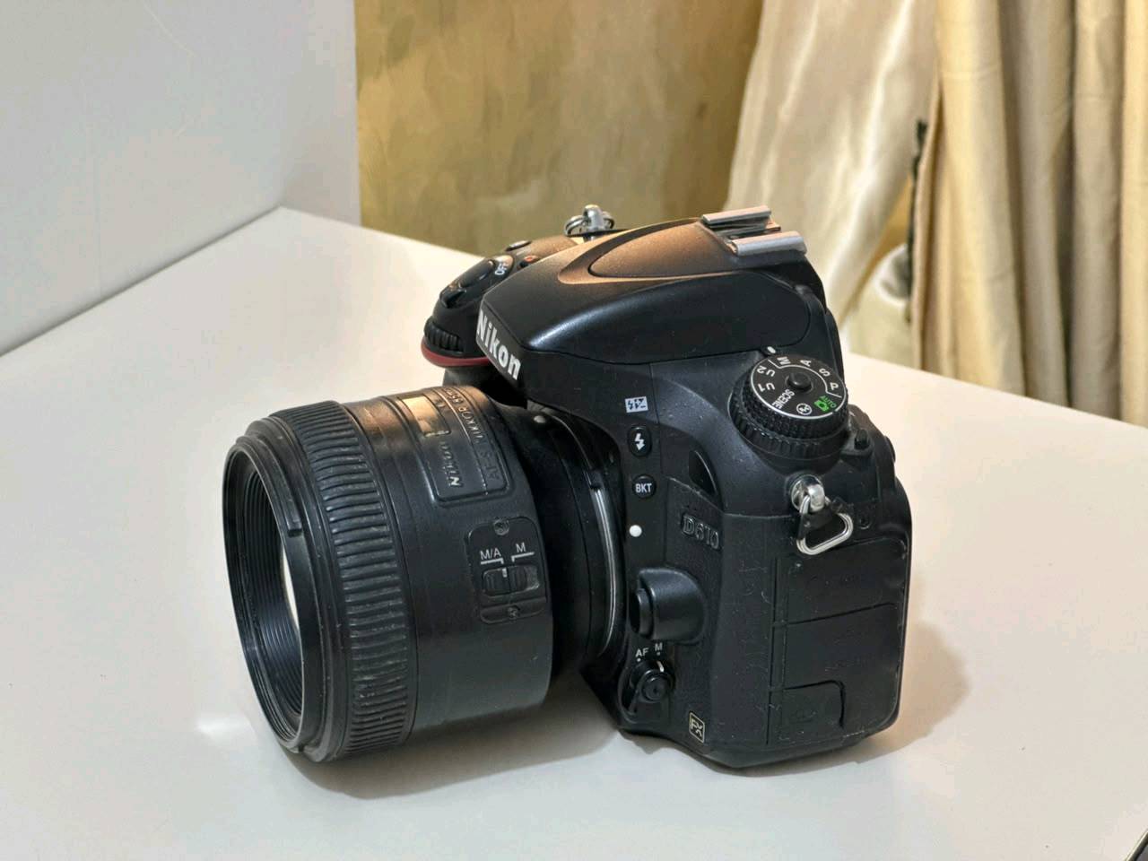 610 Nikon  (فل فريم)
​حالة الكاميرا: (نظيفة جداً / بدون خدوش أو عيوب)
​عدد الشتر: (75 الف)
​🔹 العدسات المرفقة مع الكاميرا:
​عدسة 50mm 1:8f  و عدسة 85mm 1:8f
​عدس
​🔹 الملحقات:
​بطارية أصلية.
​حزام الكاميرا (الستراب).
​​💰 السعر: (اذا فقط البدي 650 مع عدسة 50mm  واذا مع العدستين ف السعر يكون 1مليون 📍 المكان : الديوانية 
📞 للتواصل: (***********)
​الكاميرا مكفولة ومشروطة، وتكدر تفحصها وتجربها براحتك قبل الشراء.