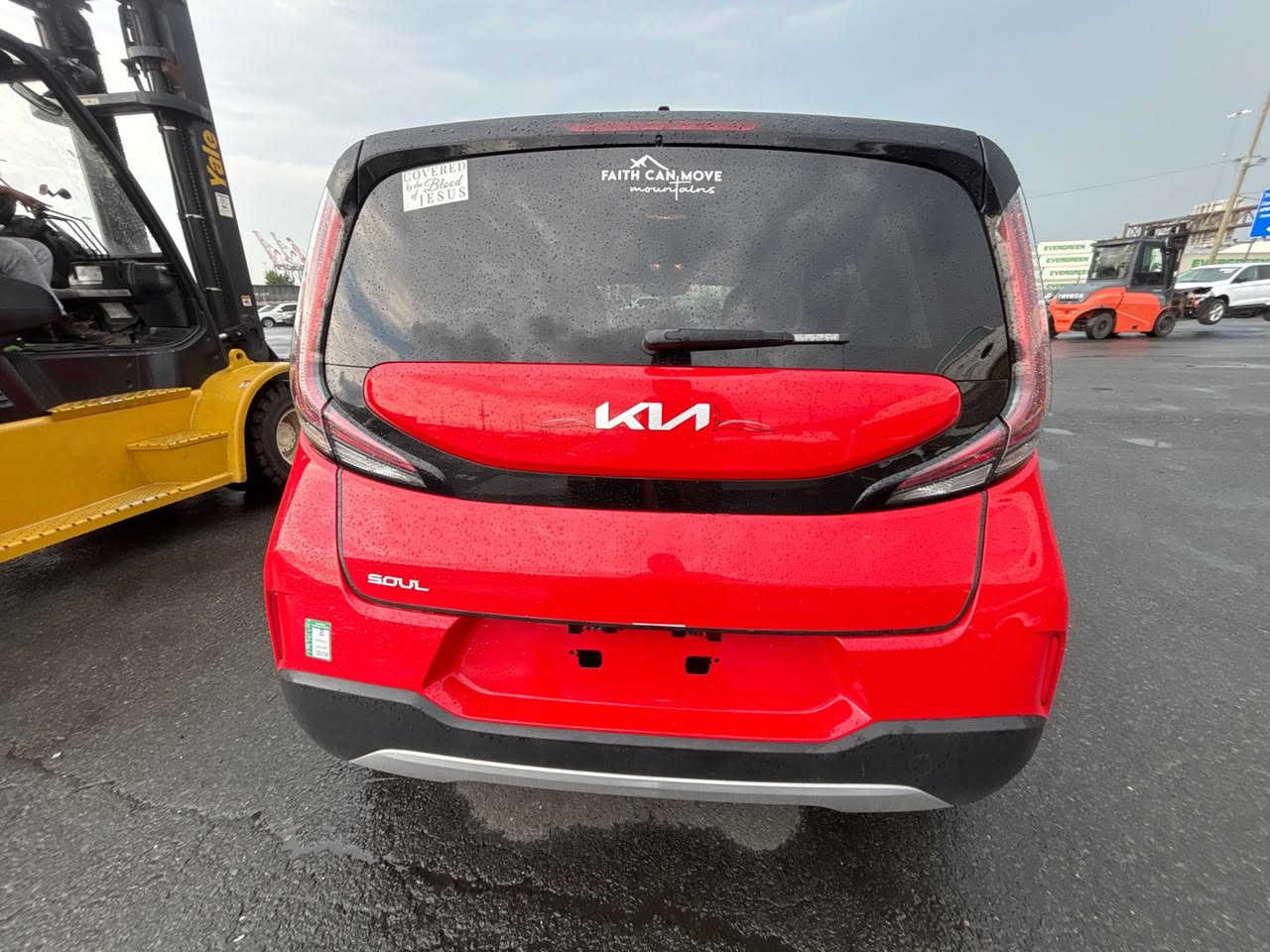 🔥 للبيع Kia Soul S 2025 🇺🇸

🚘 Kia Soul S 2025 | مواصفات أمريكية

🍑 اللون: أحمر مشمشي

✨ المواصفات:
🔹 محرك 2000cc دوش
🔹 ماشية فقط 16,000 ميل
🔹 بصمة / تشغيل ذكي
🔹 تحكمات قيادة 3 وضعيات
🔹 كراسي كهربائية
🔹 دوسات أمريكية
🔹 سيباية بلادية
🔹 مواصفات أمريكية 🇺🇸
🔹 موعد الوصول: خلال 3–4 أسابيع ⏳

🛠️ تفاصيل الحادث:
🔹 جميع متعلقات الحادث موجودة مع السيارة
🔹 تكملة الدعامية موجودة
🔹 اللايت الأمامي موجود
🔹 السيارة على وضعها بدون تصليح
🔹 صور السيارة والضرر مرفقة بالمنشور 📸

🔎 رقم الشاصي (VIN) للتأكد من صور الحادث:
🔹 KNDJ23AU5S7243489

📍 العنوان: بغداد – الشعب

🇯🇴 السيارة تُباع مطروحة في الأردن (الحرة) على وضعها
💰 السعر شامل النقل

💰 السعر:
🔹 122 مطروحة
🔹 131 على كتاب ذوي الشهداء

📄 متوفر البيع على كتاب ذوي الشهداء أيضاً

📞 للتواصل: *********** متوفر ماسنجر + اتصال ع الخط
غير متوفر على الواتساب 

🔥 Kia Soul S 2025 — ممشى قليل، محرك 2.0 ومواصفات مميزة
البيع للجادين فقط.

#Kia #KiaSoul #KiaSoul2025 #KiaSoulS #كيا #كيا_سول #سيارات_للبيع #سيارات_بغداد #سيارات_العراق
