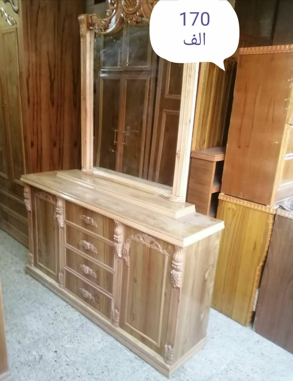 ميز تواليت جديد غير مستعمل خشب ثقيل درجة اولى صبغ حراري
170 الف توصيل مجاني قفل قفل 
***********
***********

نص مكتوب في الصور:
- 170 ألف