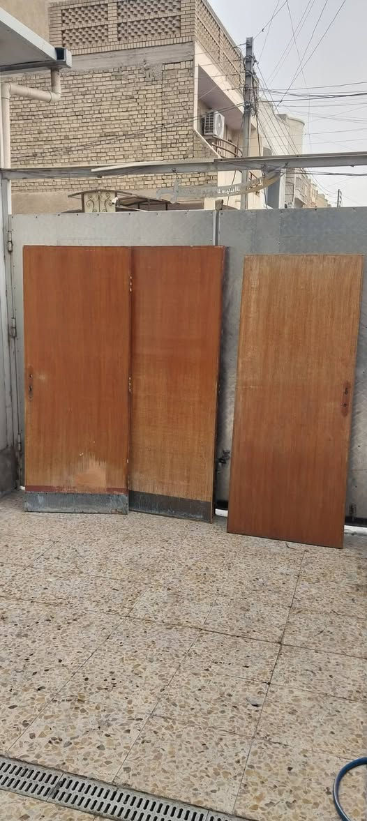 يالله للبيع بيبان خشب ثقيل بدون جرجوبه سعر شلع ب٦٠ مكان بغداد بلديات ***********
