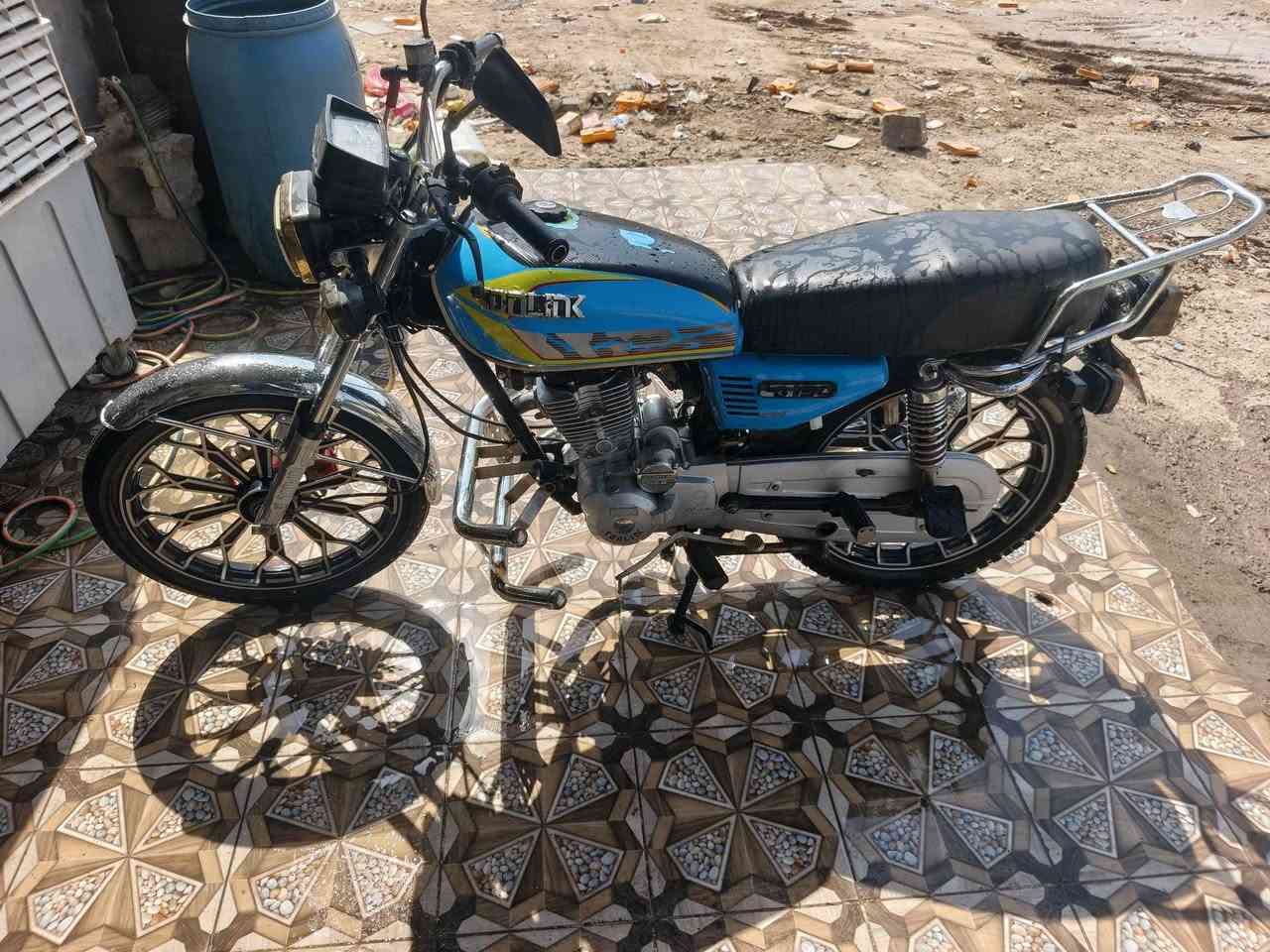 السلام عليكم شباب دراجه للبيع سونيك موديل 23 محرك 150 كهربائيات كلها شغاله نقره سلف السعر 650 وبيها مجال العنوان الدجيل اتصال على هذا الرقم***********
