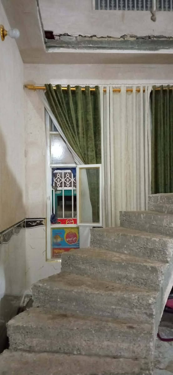 بيت مساحه 275متر بنا طابوك السقف صب
غرفتين نوم 5في 4

صاله 9في 4

مطبخ 6في 4

ستقبال 8في 4

قرب أسواق حسون مخيف 

سعره 95 استفسار مراسله الصفحه خاص

نص مكتوب في الصور:
- SHOT ON REDMI 9 AI QUAD CAMERA
- ٤:٣٠ م
- ١٥ يونيو، ٢٠٢٤
- ١٠:٤١
- SHOT ON REDMI 9
- AI QUAD CAMERA