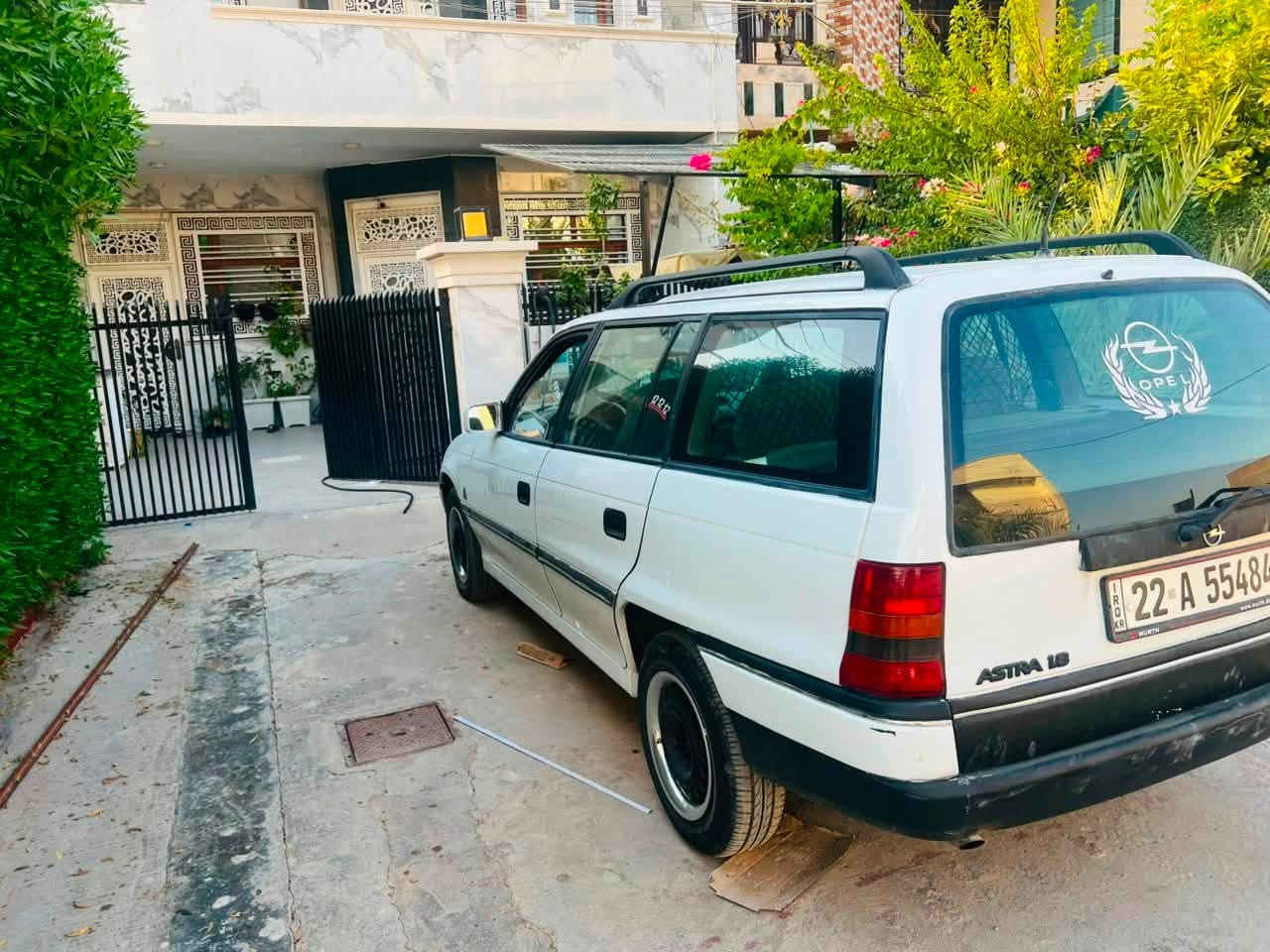 السلام عليكم
اوبل استرا F موديل 1993 ستيشن

مكينه 1.8L كابريته گير عادي 

السياره نضيفه جدا ما بيها  اي نقص بالگير والمحرك جميع الكهربائيات شغاله 

سنويه جديده وهزه جديده تحويل مباشر 

للاستفسار ***********
