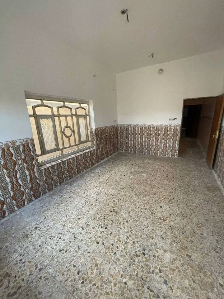 🏠 دار للبيع بموقع ممتاز

📍 حي الأساتذة قرب مستوصف حي الأساتذة
📐 المساحة: 100 متر مربع
📄 طابو صرف
🏠 طابقين، بناء جيد جداً ونظيف
🛣️ شارع تبليط، مجاري وخدمات كاملة

📞 للاستفسار والاتصال بصاحب العقار مباشرة:
***********
