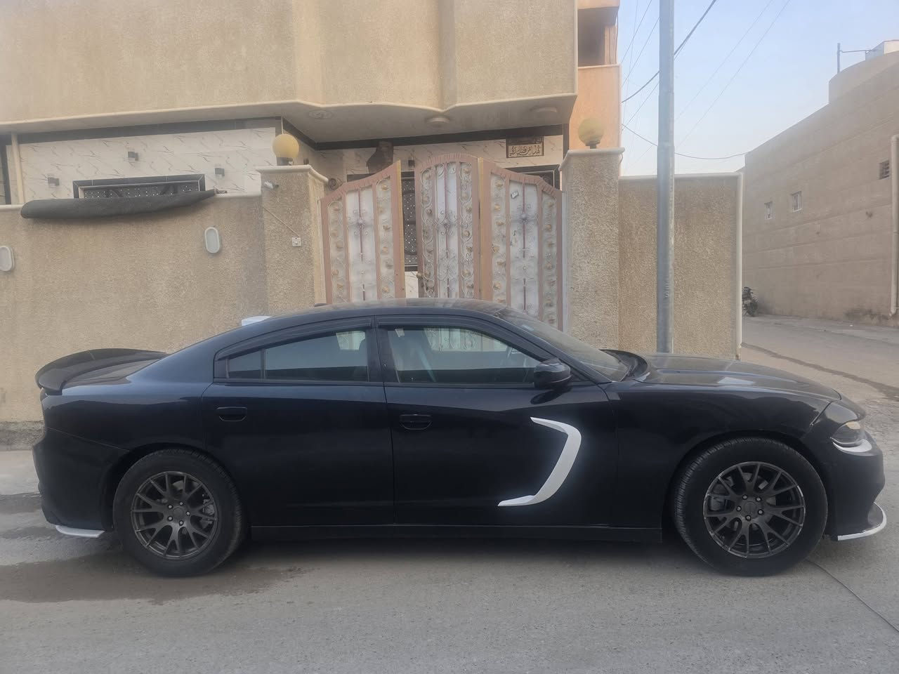 جارجر 15 محرك 3600
رقم بغداد 
مكانها صلاح الدين قضاء بلد 
***********
السعر 145
وترهم مراوس بجارجر 5700
