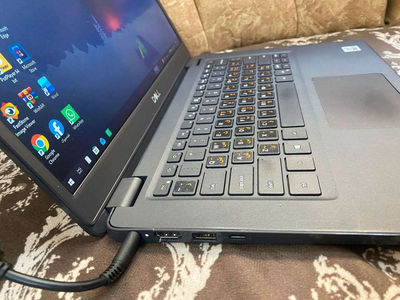 لابتوب ديل حجم 14 كور i 3 الجيل 10 رام 8  256  كارت شاشه داخلي ويا شحنه 65 واط اصليه مل لابتوب سعر خاص او تساب ***********

