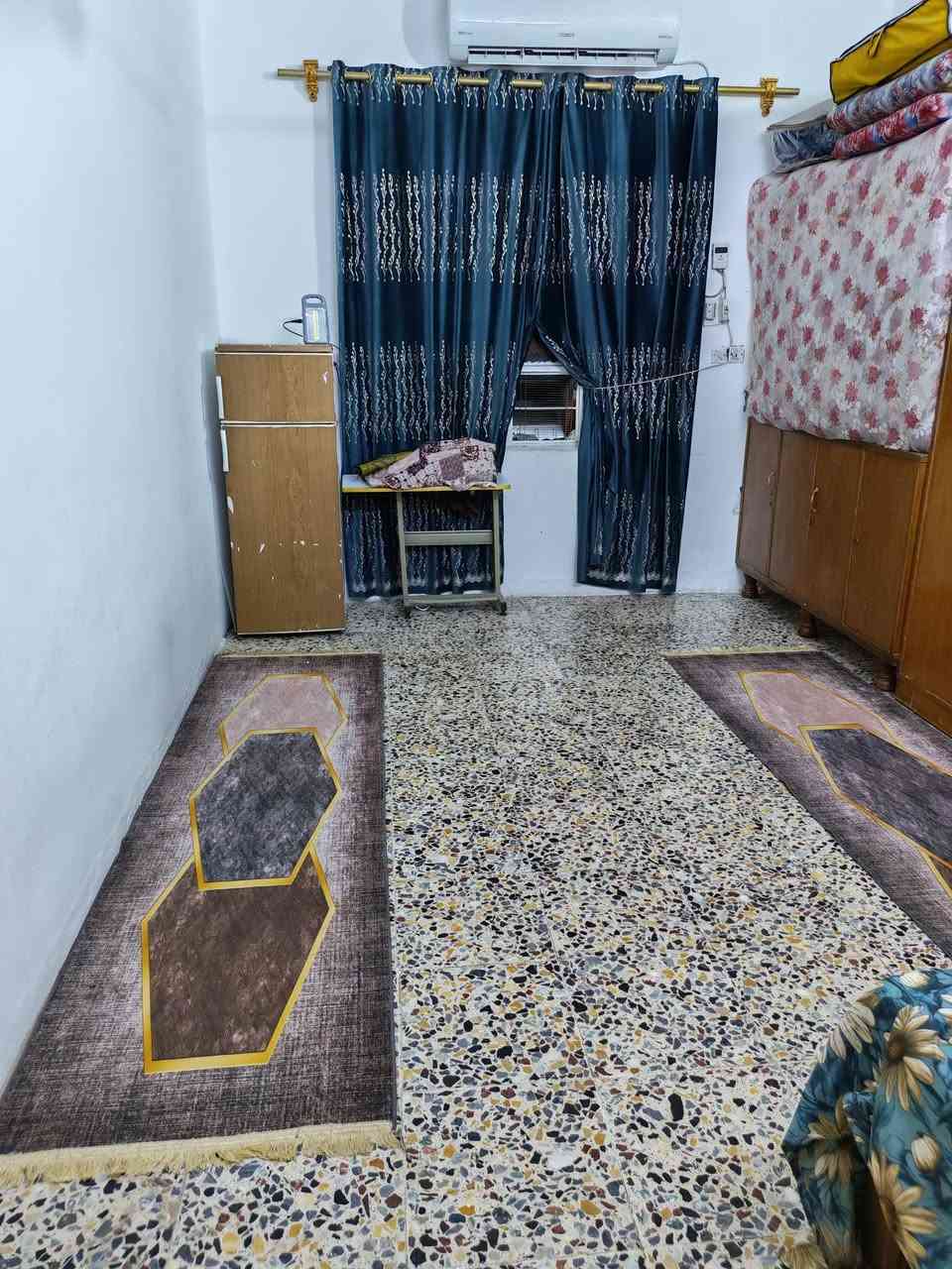 سلام عليكم بيت للبيع مساحه ١٥٠ متر بيت كامل خدمات كامله في جسر ديالى القديم قرب شارع الخدمي الاعريفيه جنس الارض سند ٢٥ ( السعر ٧٥ مليون )  اتصال مع صاحب الدار ***********
