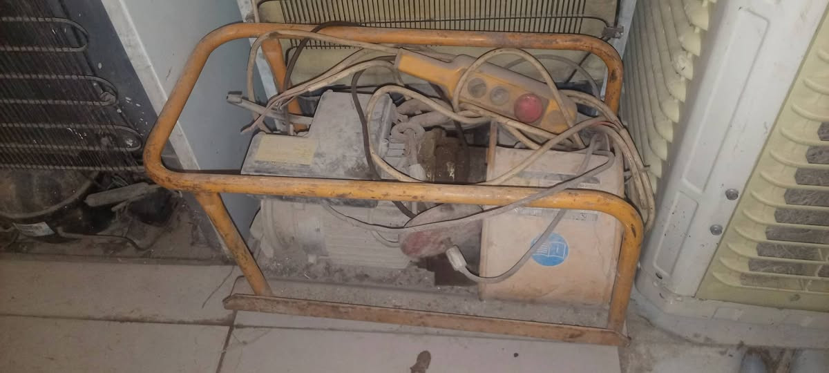 سلام عليكم 
درين شحن 2واحد منهن عاطله بطاريته الزرك ثنينهن شغلات 
ونج شغال بدون سكله سعر الونج 100 ودريلات سعر65
***********
