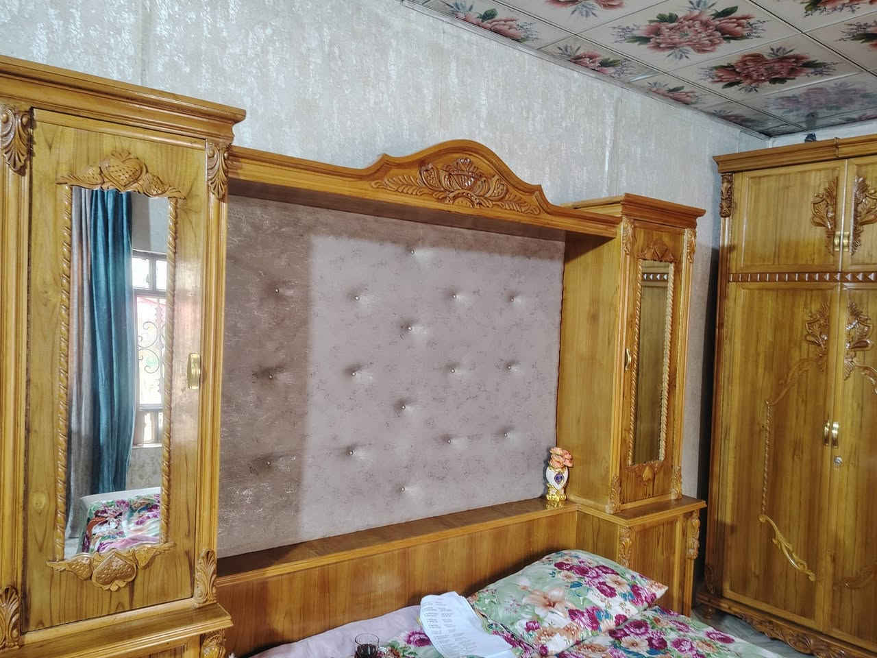 السلام عليكم غرفة اخشاب صاج الثقيل الدرجه الاولى كلفني عملها 3ملايين وربع مستعمله قليل جدا حاليا ابيعها 2مليون وربع وبيه مجال بسيط *********** عنوان بابل ابي غرق
