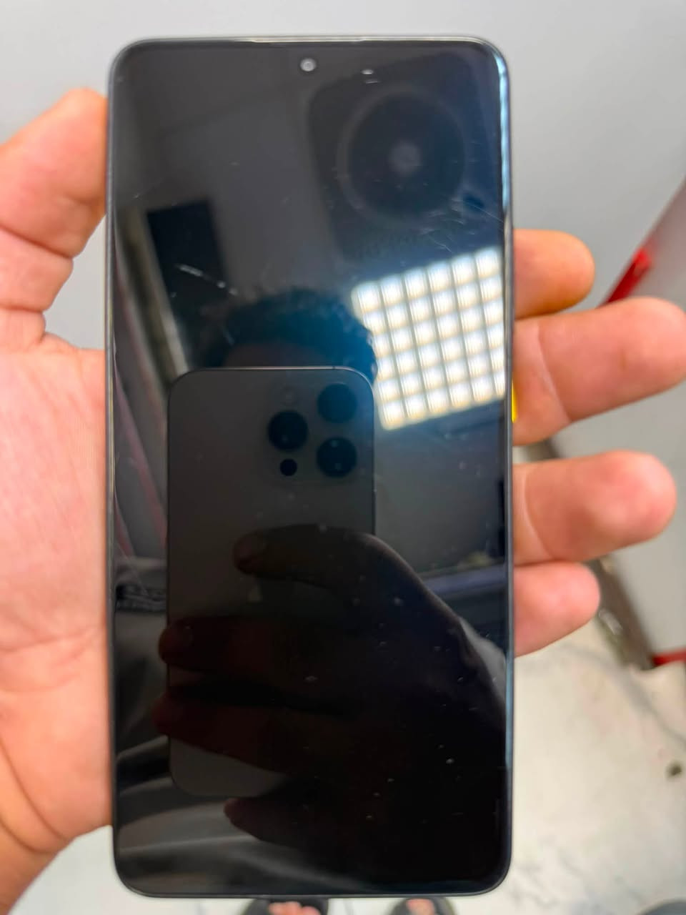 السلام عليكم بوكو X7pro ذاكره 512 العشوائيه 12 الجهاز قوي 120 فريم نضيف جهاز فقط الكبسه مال تشغيل شويه توكع من مكانها بس ترجع عادي يعني مو فد مشكله العنوان كربلاء السعر 375 بدون ملحقات 
***********  ***********موجود واتساب
