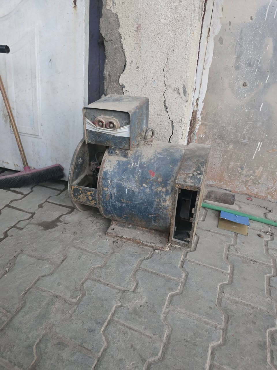 نجف
١٠ كيفي عاطل للبيع 
***********
