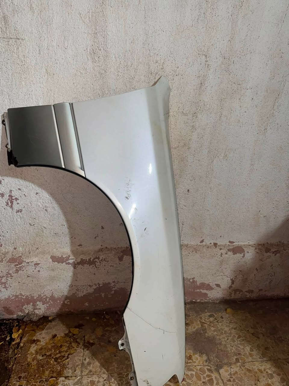السلام عليكم ستتم راس الثور فلات 4 بيبان كاملات من كلشي ما عده البطاين + مداكر ثنين + بنيد +عطر الستتم 8 قطع نضافته 75/100 السعر 200 الف التواصل ***********
