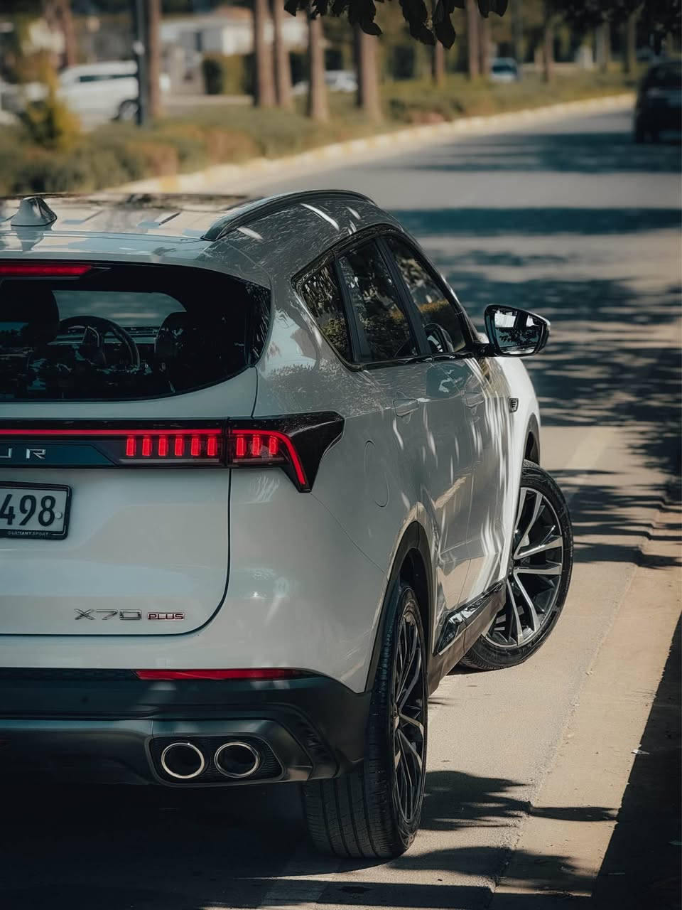 للبيع جيتور X70 Plus موديل 2023
 كومفرت محرك 1500 توربو 
 ماشية 75 الف كيلومتر.
المواصفات:
*7  راكب
* إطارات قياس 20 إنچ
* فتحة سقف بانوراما
* كاميرات محيطية 360 درجة
* شاشة عرض ترفيهية بقياس  10.25إنچ
* شاشة عدادات بقياس 10.25 إنچ
* نظام تحذير مغادرة المسار
* مثبت السرعة
* نظام مراقبة نقطة عمياء
* حساسات اصطفاف خلفية
* نظام الفرامل اليدوية الاوتوماتيكي Autohold
* وضعيات قيادة متعددة
* دخول ذكي (بصمة)
* صندوق كهربائي 
* مقصورة الركاب من الجلد الفاخر
* مقعد السائق كهربائي
* مسند الذراع الوسطي مع ثلاجة
* إنارة ترحيبية
* عتبات الأبواب مضيئة
* مصابيح نهارية LED
* المصابيح الامامية تعمل اوتوماتيكياً
* المرايا الجانبية قابلة للطي كهربائياً
* وظيفة تنقية الهواء (فلتر N95)
* خاصية إغلاق الشبابيك وفتحة السقف عن بعد
* اضاءة امامية LED

السيارة وبعدهه بحالة الوكالة وكل الصيانات الدورية بداخل الشركة
.
السيارة رقم اربيل وجاهزة من كلشي وتحويل ثاني يوم
مكان السيارة اربيل 

السعر 15،000 $
*********** واتساب أربيل, العراق

