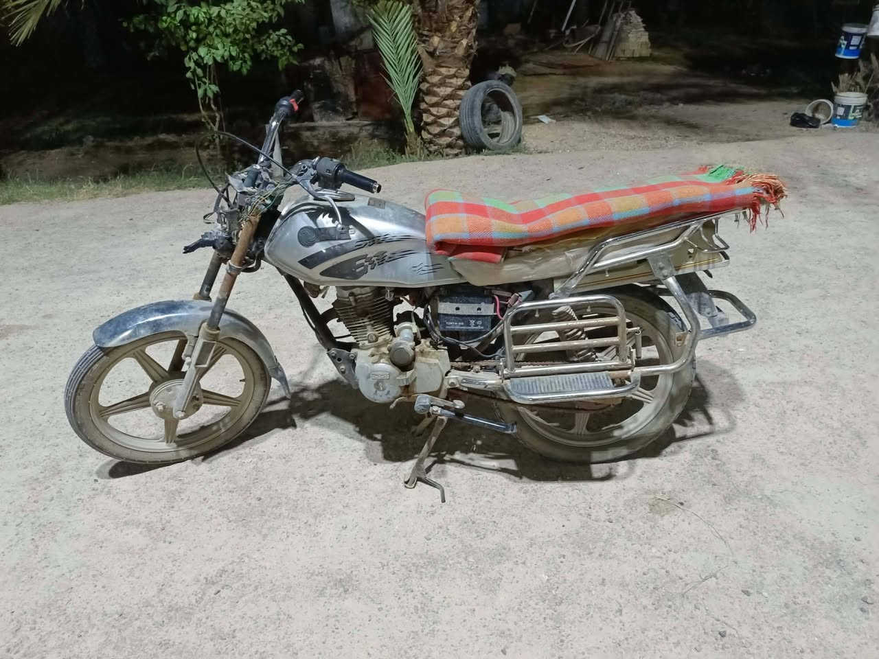 للبيع دراجه فيوم كامله نقص بس لايت اوباتري تجي تفحص التراي ماله البصره🏍️ مكان حي العباس ***********
