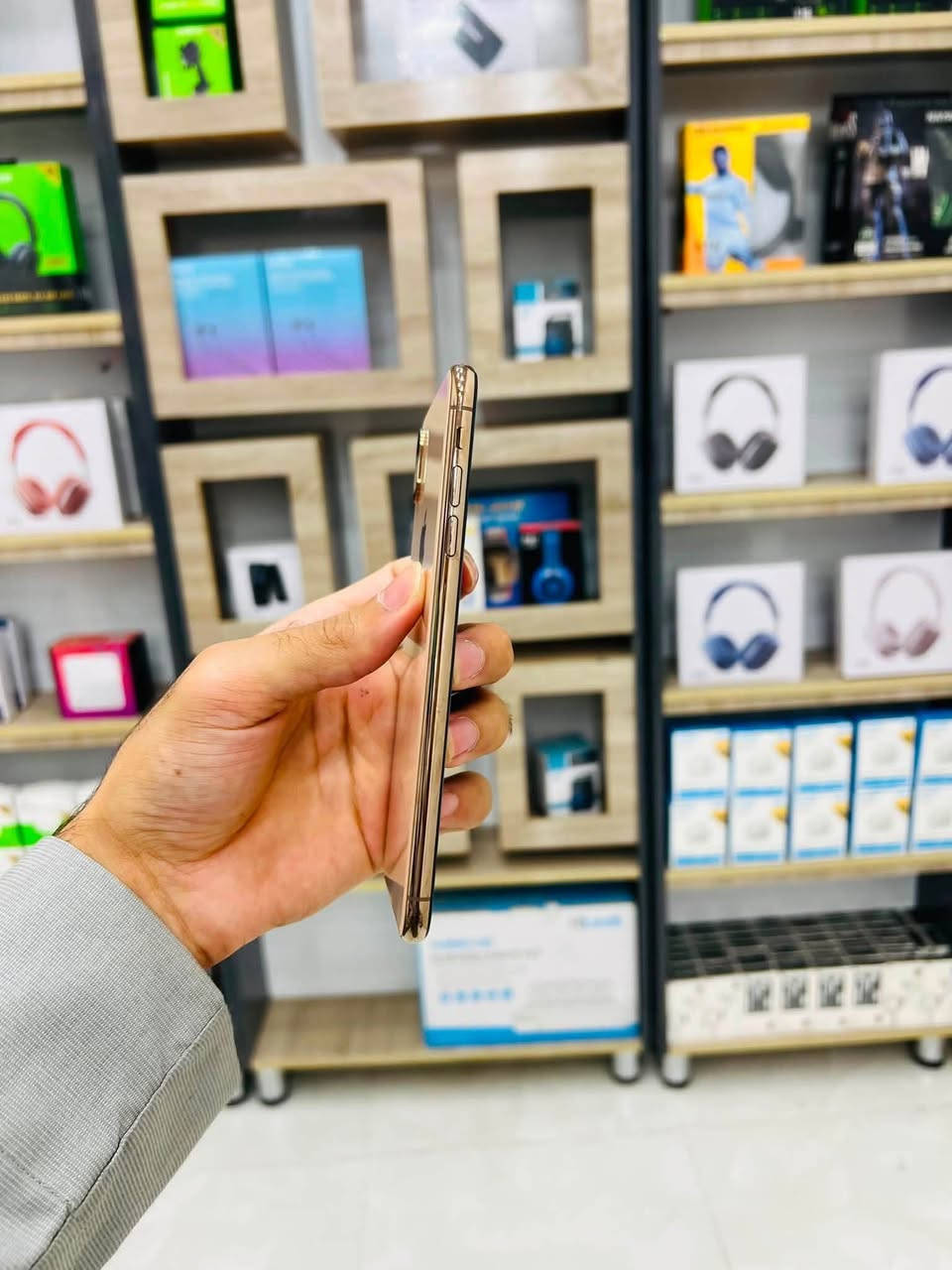 ايفون اكس اس ماكس 256 بطاريه 100 بسعر 310
الجهاز نضافة 100/100 وشرط فحص وضمان 
📍العنوان تكريت شارع زهور مقابيل مجمع كنزا مجاور كوين مركز ماي فون لجوال ☎️ هاتف ***********
