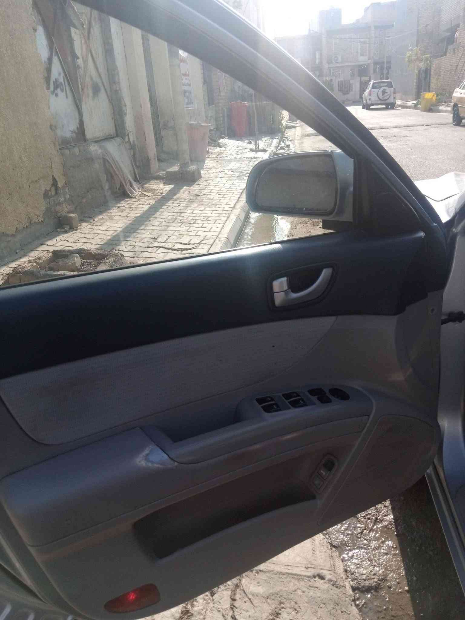 للبيع بدون مراوس ،،،، سوناتا امريكي حادثها جاملغ امامي بدون دواخل وبيها صبغ اثر جراد رقم بغداد انكليزي باسمي سيارة جاهزه من تبريد وحداديه وتايرات وباتري وتراي وين ميعجبك مكاني كوت المركز السعر 85 للاستفسار *********** واتساب مكاني كوت المركز ،،،،،

