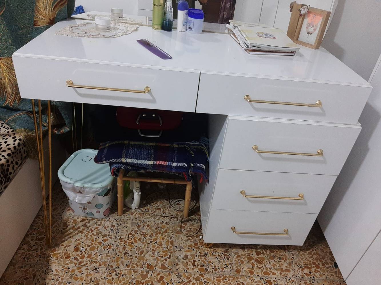 غرفة نوم • مستعملة • حرق ٢سم