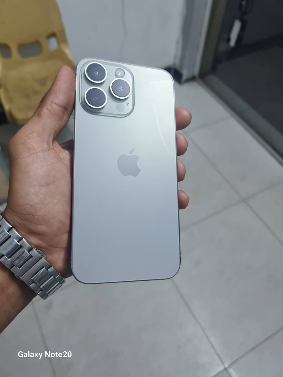 آيفون ١٥ برو ماكس • ٢٥٦ • بطارية ٩٣
