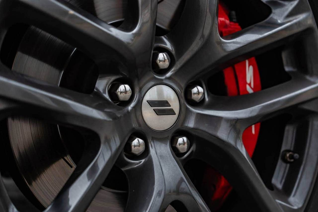 Dodge Durango R/T Plus TOW N' GO
دوج دورانكو ار تي پلس تو اند كو
فول مواصفات واعلى فئة بالدورانكو ١/١
الموديل : ٢٠٢٤
المحرك : ٨ سلندر ٥٧٠٠ هيمي
الممشى : 28 الف ميل فقط
وارد امريكي كلين تايتل
رقم - اربيل بسمي سنوية
المواصفات :
فتحة سقف ( سلايد )
سقف شاموا
داخل السيارة مطعم كاربون فايبر ( forged carbon )
رادار امامي مانع تصادم
رادار خلفي مانع تصادم
رادار تحديد المسار + كروز كونترول متكيف مع الشارع
نقطة عميه
بهاي الفئة الراديتر يكون حجمه اكبر من الراديتر مال النسخ الثمانية سلندر العادية يتحمل حرارة و ضغط اكثر
الدبلات نفسه دبلات نسخه ال SRT
ويل ٢٠ + بريكات بريمبو نفس ال SRT
فتحات البنيد
حساسات امامية + خلفية
صندوق كهربائي
مقاعد جلد + كنتارا + هيتر + تبريد + خزن 

مقاعد خلفية VIP
harmon/kardon نظام الصوت
eco + sport + track + Tow + Snow تحكم وضعيات القيادة
ستيرن هيتر + شفتات ستيرن
شحن وايرلس
كار پلي وايرلس + اندرويد اوتو
مكان بغداد رقم الموبيل ‭***********
السعر 410
