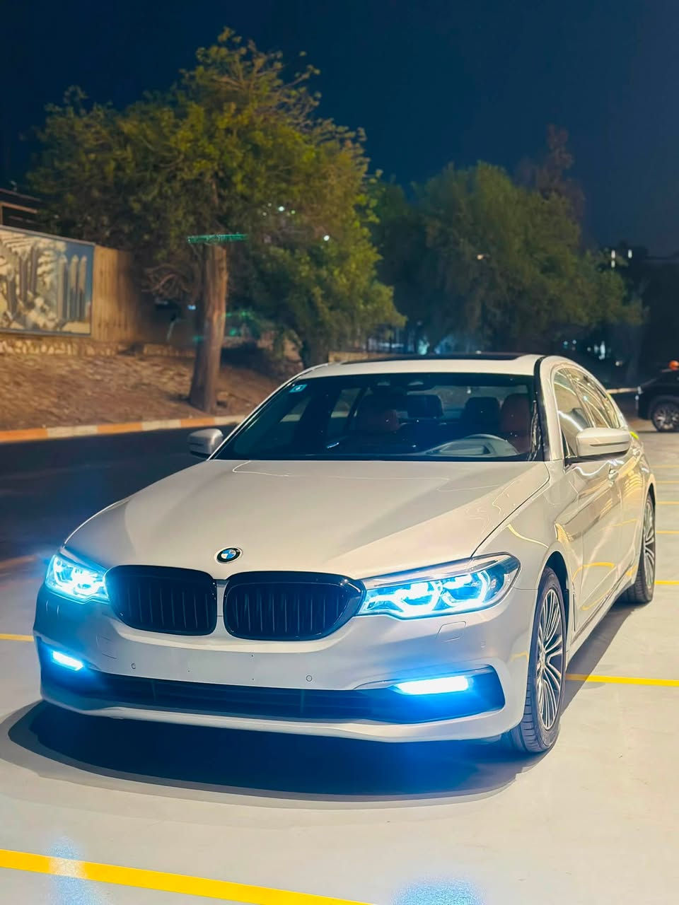 سلام عليكم 
Bmw 530i 2019 وارد امريكي بنيد صبغ وباب خلفي كلير 
سيارة ماشية ٩٢ mi سيارة جديدة مابيهة اي نقص حتة صدر وتايرات ودهن جدد ❤️
سيارة xdrive
بدون شواصي او لغود 
ايرباك ستيرن
فول مواصفات داتا شو كشنات حضن فول تحكم تحكمات الصوت والشاشة بحركت اليد تدفأة كشنات وستيرن خزن رادارات ونقاط عمياء سيارة فول 
مكاني بغداد زيونة 
سعر ٢٢٥ ورقة وماكو هيج سعر بسوك وبيهة مجال بسيط 
***********
