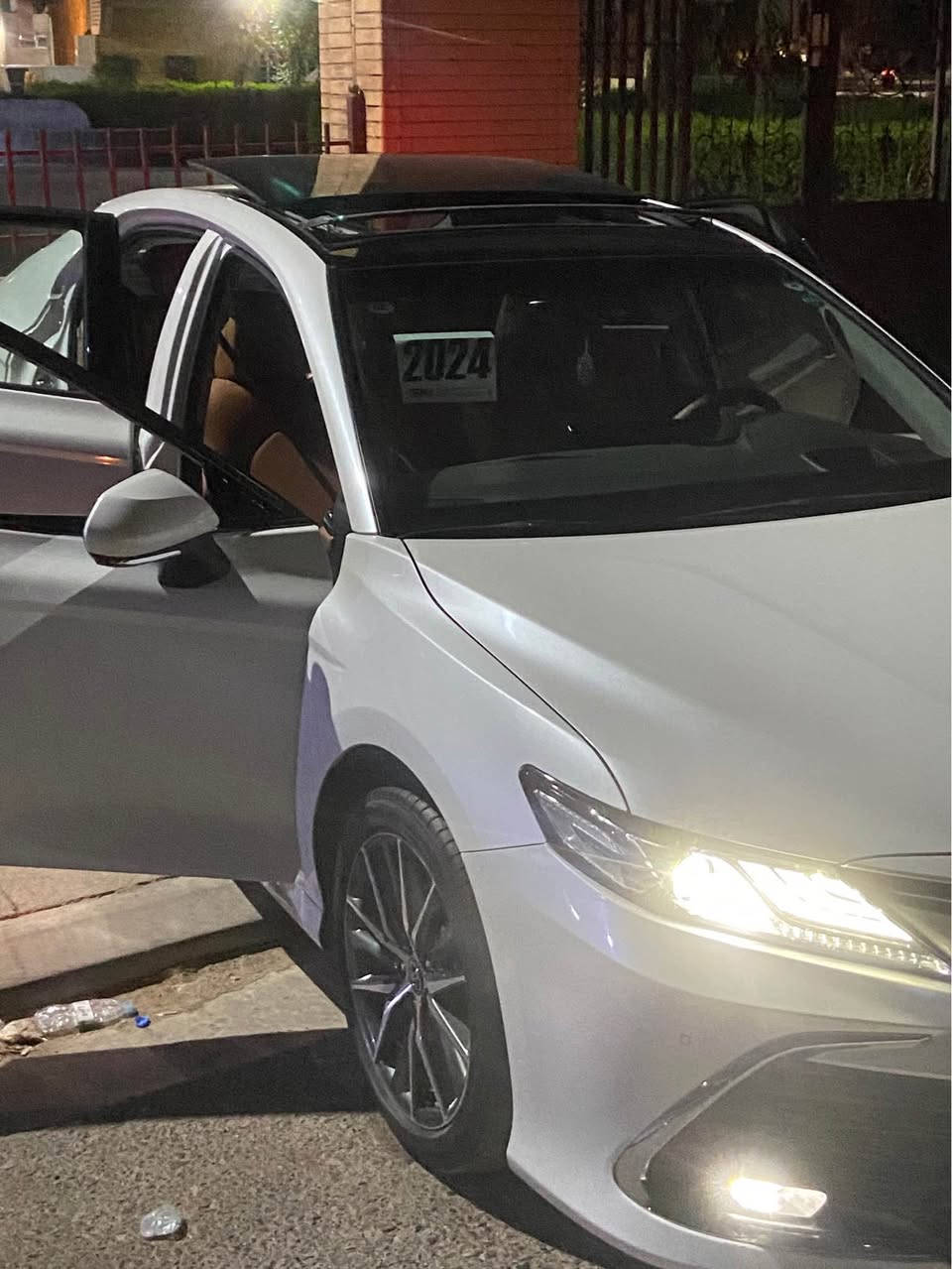 Toyota Camry rusiy2024  قەپات قەپات مواسەفەت لەوە فولتری نیە سەیارەکە تەجمیح سینیە سەقف رەش پانۆراما یەدە بەسمە خەتی جادە کوشین کارەبا ناو قەیسی ئاوینە ئیشارە و شەفتە زۆر مواسەفاتی دی قەپاتە سەیارەکە کلینە دەعامی لۆ دەعامی بەشەرت  هیچی نیە. سعریشی ٢٣٥ وەرەقە و مەجال ژمارە موبایل *********** Singapore
