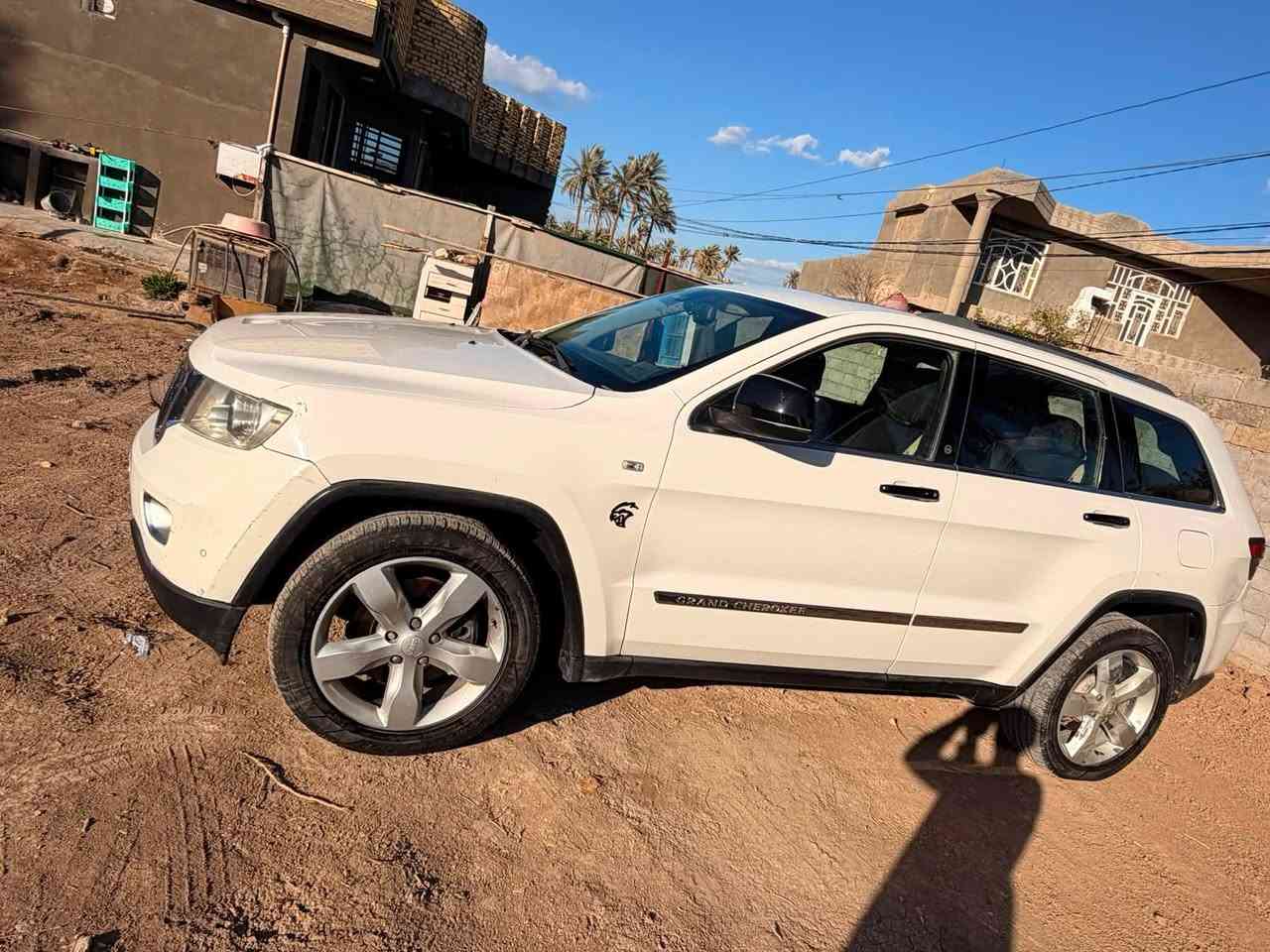 سلام عليكم
جيب اوڤرلاند موديل ٢٠١٢ 
خليجي 
هيمي 8V 5700
رقم بغداد بأسمي تحويل مباشر 
كفاله عامه من الضربه فقط الدعاميه الاماميه مبدله وبيه شبر بارد الجاملغ فول مواصفات بانورما حساس امامي خلفي خزن ميموري
بيه منظومه مال غاز كامله
سعر ١٤٠ وبيه مجال بسيط
***********
