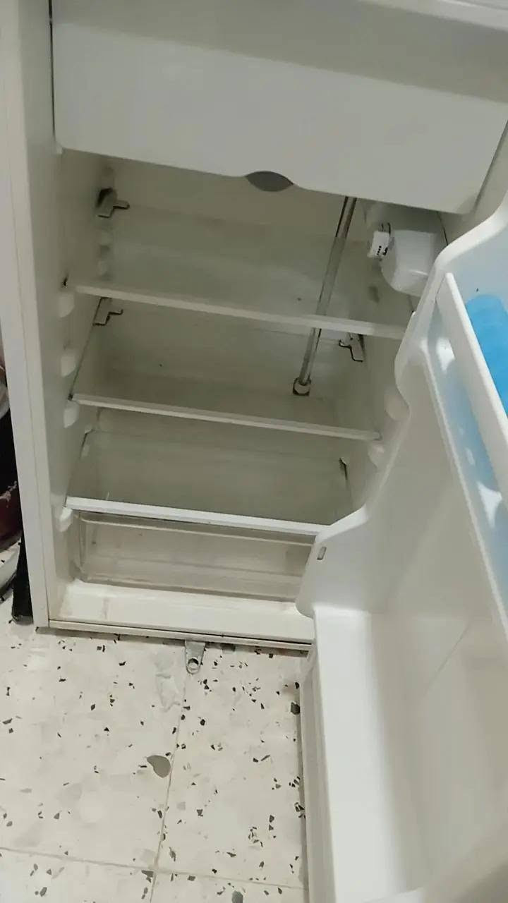 يه السلام عليكم ثلاجه من شركه المتيين تبريد تجمييد خير من الله تجي تفحص وتأخذ السعر 160وبيه مجال للتواصل ***********
