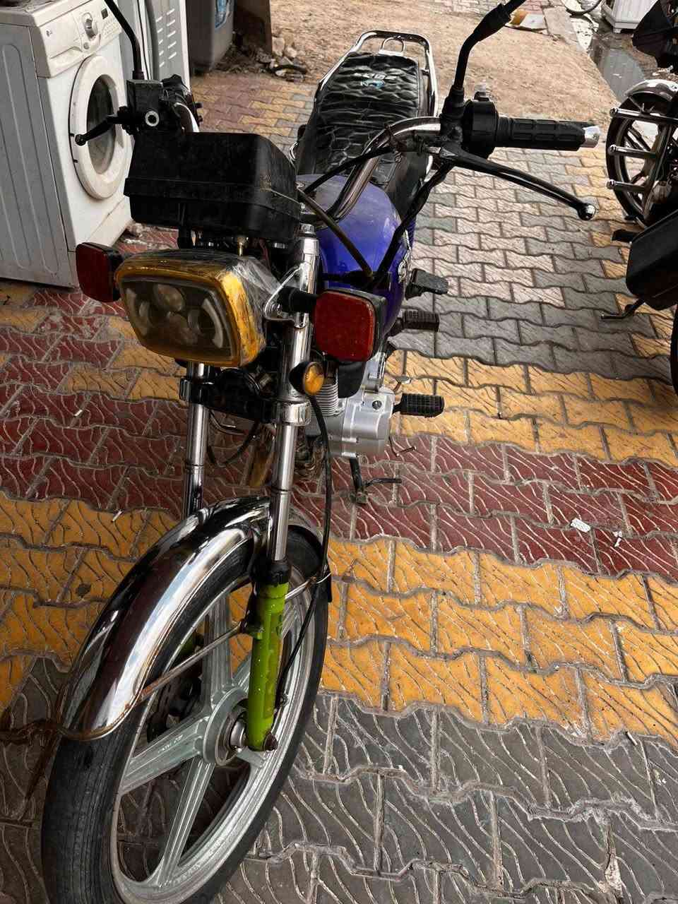 من رخصه الادمن
سلام عليكم شباب هاي دراجه ل بيع نفس بل صوره يرادلها ترتيب شويه من خارج دراجه مكينه بلاديه مامفتوحه خلاص 
دراجه شلعه  خير من الله دراجه بس عوزها ترتيب شويه سعرها 450وبيها مجال  
اتصال او وتساب اتصل عله رقم صاحبها اني مكلف 
‏‪***********‬‏    ،،،. ‏‪***********‬‏ ،،، ‏‪***********‬‏
