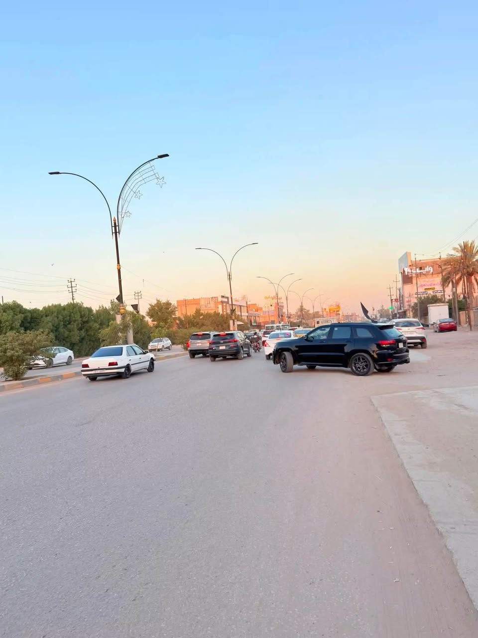⭕️ فرصة استثمارية مميزة في قلب الحلة

📍 عقار تجاري للبيع في شارع المقام، قريب جدًا من مول الحسن، بموقع استراتيجي وحيوي مناسب لمختلف المشاريع التجارية.

🔹 المساحة: 597م²
🔹 واقع الحال: 690م²
🔹 الطابو: صرف
🔹 الواجهة: 30 متر (ركن)
💰 السعر مناسب جدًا مقارنة بالموقع والمواصفات.

📞 للاستفسار عن السعر أو للحصول على مزيد من التفاصيل، يرجى مراسلة الصفحة أو الاتصال على الأرقام التالية:

📱 *********** – أبو أحمد الأسدي
📱 *********** – أحمد الأسدي
📱 *********** – أمير الأسدي

🏡 كما نستقبل جميع عروضكم السكنية والتجارية في كافة مناطق الحلة.

📍 العنوان: مكتب بابل العقاري – شارع 60، مقابل حلويات ريف دمشق، بجانب بيت أبو الطوبة
