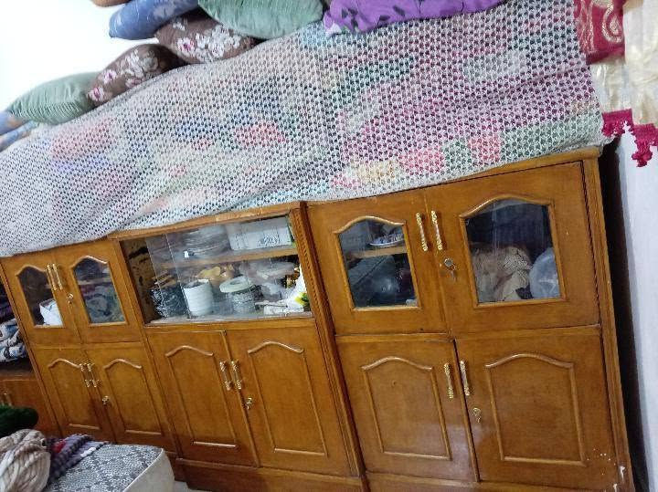 بوفيه للبيع اخت الجديده استعمال قليل نضيفه طوله ٣امتار مكاني حله نادر الثانيه مستعجل ع البيع ماعندي مكان ***********
