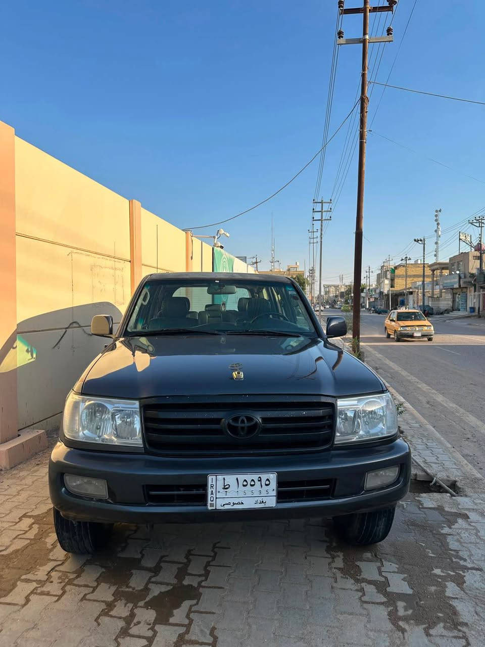 سلام عليكم 
لاندكروز vxr موديل 2005 مكينه 8 سلندر كير اوتو سياره نضيفه كلش بيهه صبغ جاملغ امامي وبنيد بدون ضربه وبيه صبغ على كد الخطه حداديه جديده مكينه كير كفاله فور ويل شغال ستيرن كهرباء كشنات كهرباء فتحه السياره سعرهه 160 وبيه مجال كلش قليل اي استفسار ***********￼ المدينة, البصرة
