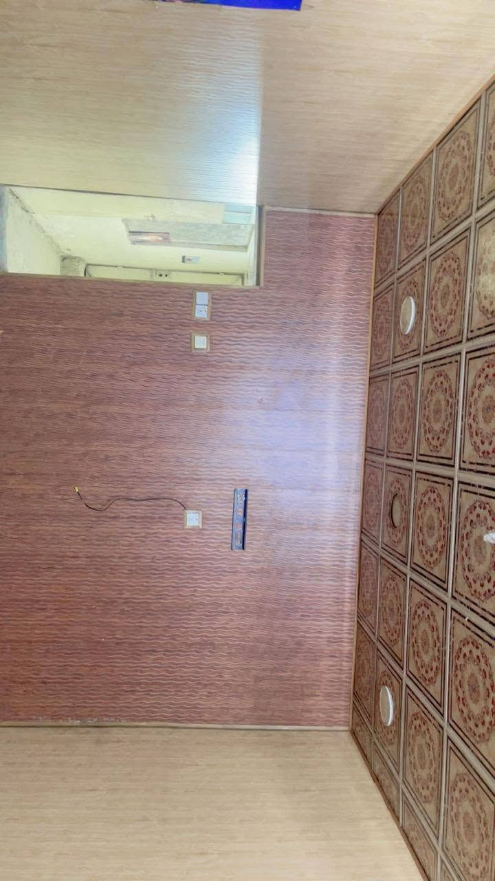 نص قطعه شرگ
مدينة الصدر
قطاع39  
غرفتين نوم وصاله واستقبال 
3حمامات 
المساحه 75مترا 
سند 25 مفروزه ومستقله  بالفرع العريض
رابع بيت عن شارع الفلاح الرئيسي مقابل جامع علي الاكبر

اي استفسار تفضل واتساب :- ***********

#بيت_للبيع #مدينة_الصدر #عقار_للبيع
