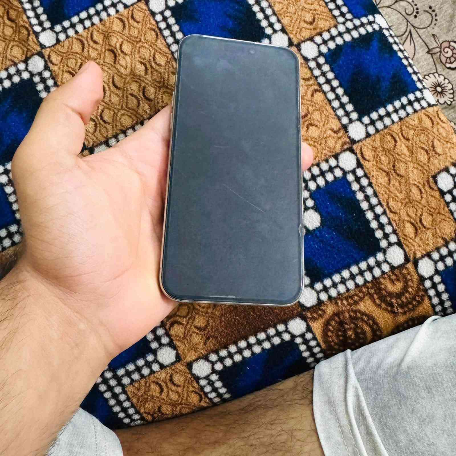 سلام عليكم ايفون 15برو ماكس جهاز  مكفول كفاله ذاكره 256 بطاريته 85 فقط فطر بل ضهر و سعر 850قفللل  لجهاز وتر تصال فقط ***********واتساب وتصال مكاني فلوجه
