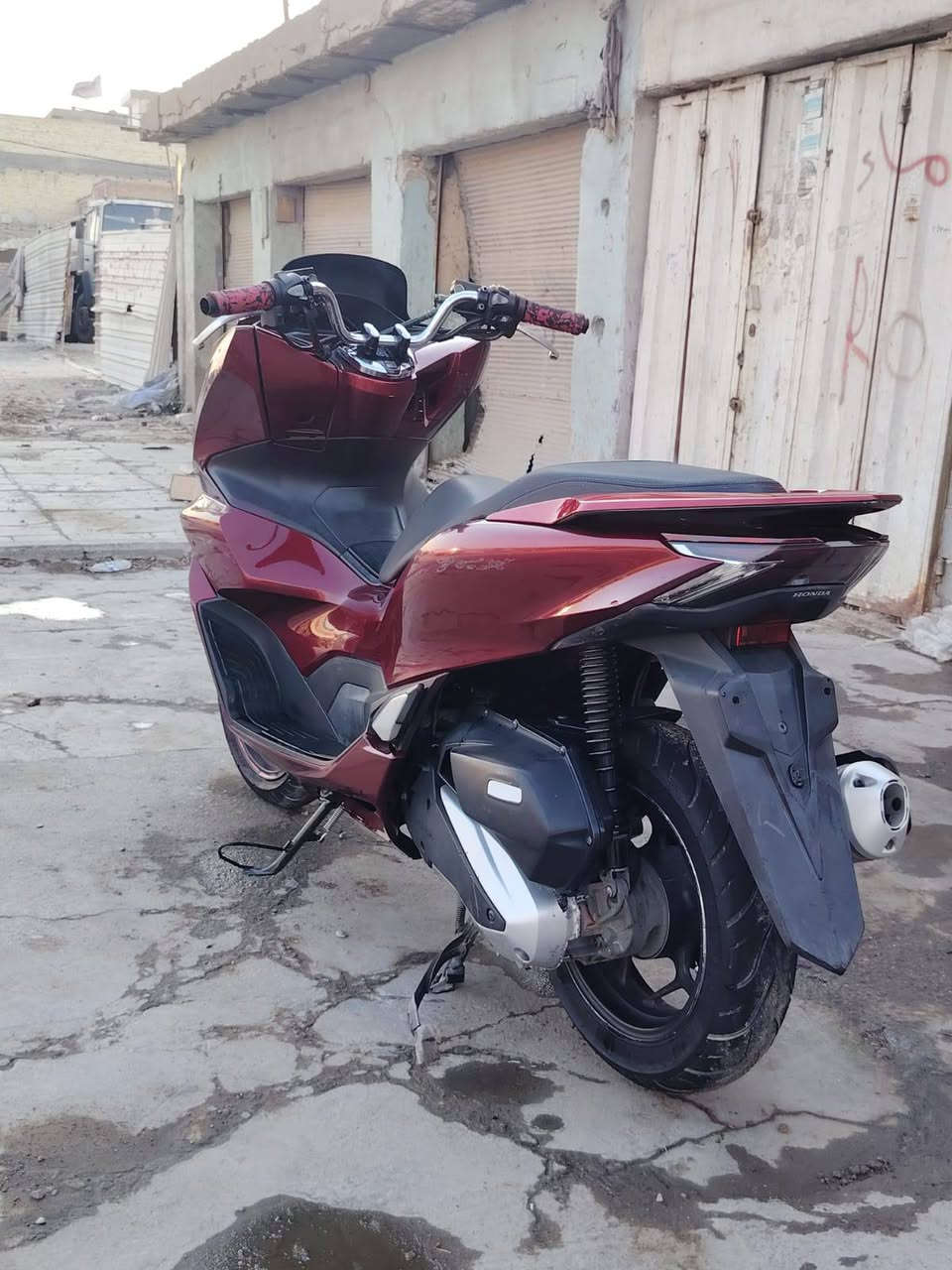 سلام عليكم من رخصت شركت ادمن دراجه بي سي اكس جيل ارابع مكفواله كفاله عمه من مكينه ومن كفر حساسات كله شغاله حساس ازدحام حساس استان تتفه يدات مكان بغداد المدينه الصدر السعر خابر وتدالل ***********
