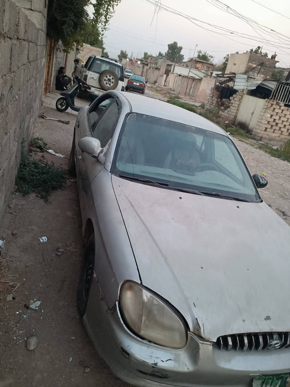 سوناتة موديل 2000 محرك وكير شرط لا رخاوه ولا تبخير طخم تواير نضيف أوراقها كامله بدون راعي سعرها 8 بي مجال مكاني بل ايمن منصور ***********
