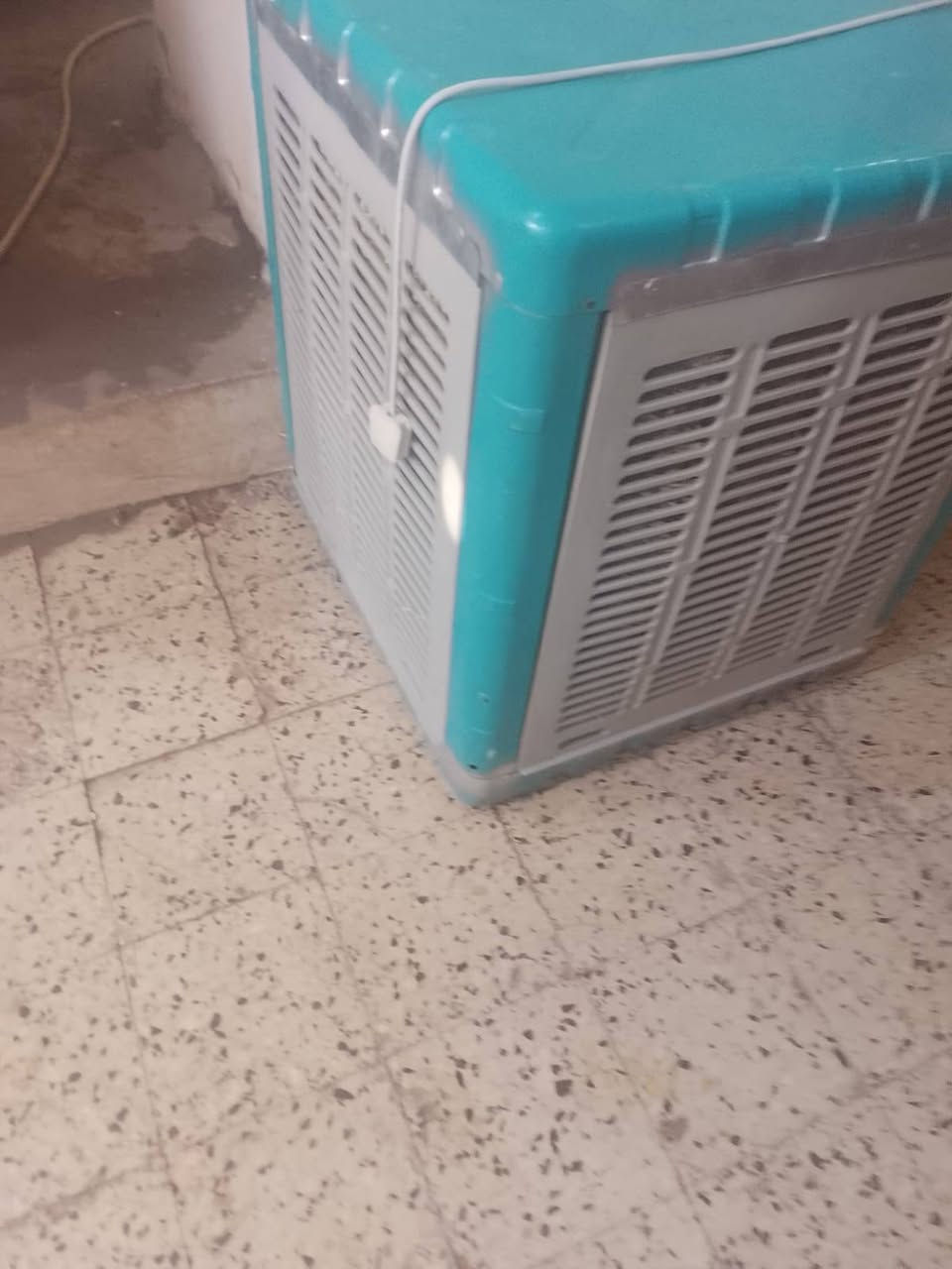 مبرده للبيع سعر 75 وبيها مجال بسيط العنوان حله شارع ابو القاسم  الشراي يتصل ع هذا الرقم ***********
