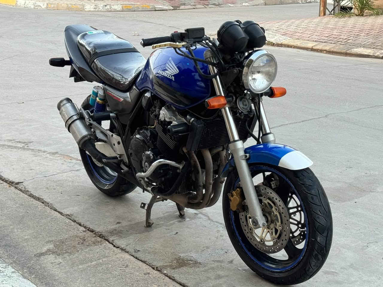 سلام عليكم
CB400 جیل ثاني تعليمي 

دراجە کفالە عامە من صبغ من الفتح من كهربايات  دراجه بدون عيب كمرك منفيس مدفوع وياها ٦ ورقه مديل2006  تايرات جديد وره و كدام  مكاني (ديالى خانقين) رقم. ***********
سعر خاص
