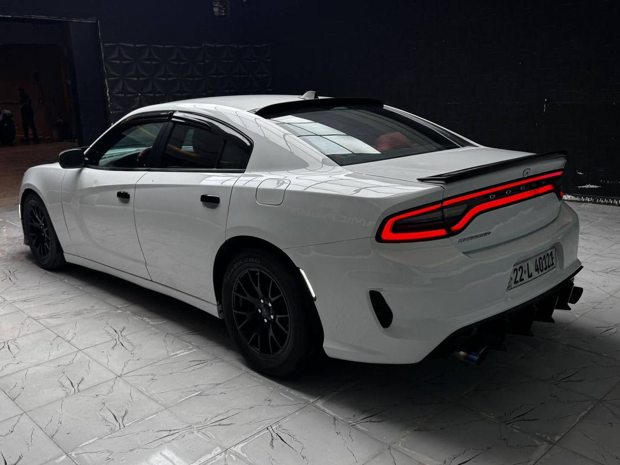 🚘 دوج جارجر 2017 للبيع رقم شمالي (اربيل) 🚘
المواصفات العامة:

النوع: دوج جارجر (Dodge Charger)

الموديل: 2017

المحرك: [اكتب حجم المحرك: 6 سلندر 3600 

اللون الخارجي: [ابيض]

حالة السيارة والاضافات:

الوضع الميكانيكي: محرك، كير، وتبريد بحالة ممتازة جداً (شرط الفحص).

الهيكل : [اربع قطع صبغ بيبان بدون دواخل بنيد محدث]

المواصفات الداخلية: شاشة كبيرة، كاميرا خلفية، بصمة تشغيل وبصمة أبواب، مثبت سرعة، تحكم ستيرن. حساس اطارات كشن كهربائي .

السعر:

السعر المطلوب: [145 $] (قابل للتفاوض البسيط للجادين).

مكان التواجد (المعاينة): [كربلاء].

📞 للتواصل والاستفسار:
يرجى الاتصال على الرقم: [***********] أو المراسلة عبر الواتساب مباشرة.

(السيارة جاهزة من كل النواحي وما تحتاج أي مصاريف، تنقل ملكية مباشرة).
