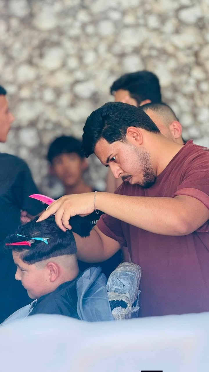 ✂️ دورتنا مستمرة والتسجيل ما زال مفتوحًا ✂️
إذا كنت ترغب بتعلّم مهنة تضمن لك فرصة عمل ودخلًا جيدًا، فهذه فرصتك.
نعلن عن استمرار دورة تعليم الحلاقة الرجالية، مع تدريب عملي ومتابعة خطوة بخطوة حتى إتقان المهنة.
📍 المكان: بيجي – قرية المالحة.
🗓️ الدوام: جميع أيام الأسبوع ما عدا الجمعة.
⏳ مدة الدورة: شهر واحد، وإذا احتجت وقتًا إضافيًا فسيتم منحه لك حتى تتقن المهنة بإذن الله.
💵 أجور الدورة: 100 ألف دينار فقط.
✅ تدريب عملي مكثف.
✅ تعليم جميع أساسيات ومهارات الحلاقة الرجالية.
✅ مناسب للمبتدئين ومن لا يملك أي خبرة.
📞 للاستفسار والحجز: ***********
واتساب ***********
⚡ سارع بالحجز، فالمقاعد محدودة، والتسجيل مستمر الآن.
