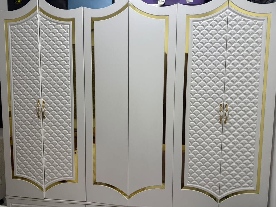 🔹 غرفة كاملة ونظيفة – 6 قطع
💰 السعر: 500 ألف دينار
🛏️ مع الدوشك

🔹 ميز طعام + 4 كراسي
💰 السعر: 100 ألف دينار

📍 الموقع: البصرة – البراضعية
📞 للاستفسار: ***********@
