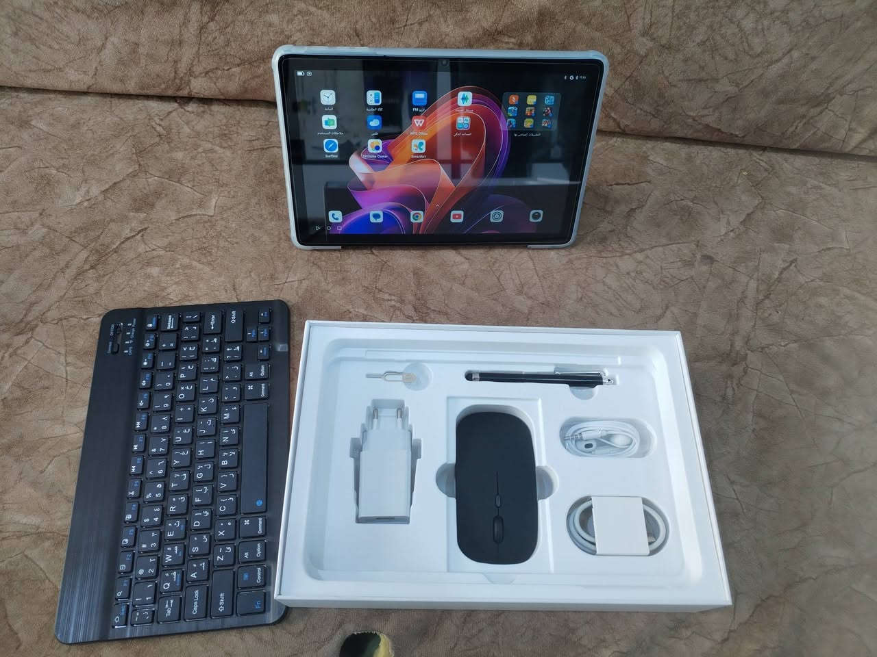 ايباد لل بيع اسمه Tab 60 Pro ما مستخدم بس فاتحينه من الكارتون رقم الموبايل ***********
