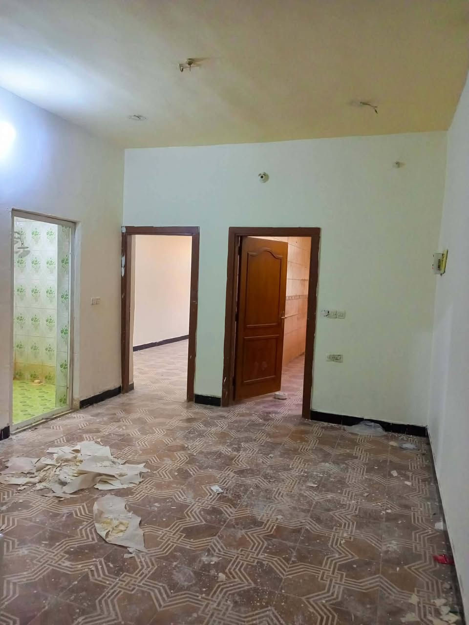 🏠✨ للإيجار – بيت 175 ✨🏠 
الموقع /حي الجامعه شارع عشرين 

📍 المواصفات:

🛋️ استقبال 
🏢 صالة 
🛏️ غرف عدد 2
🚿 مجموعة صحيات متكاملة
🍽️ مطبخ 
🌤️ ارضية بورسلين 
💼 كراج سيارة طارمة 

📞 للاستفسار: ***********
