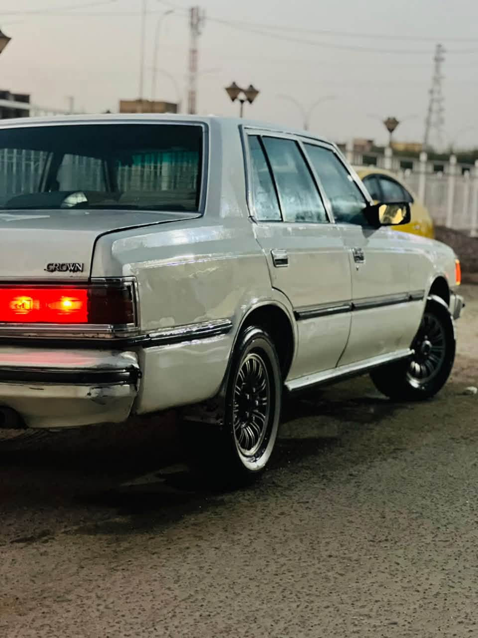 السلام عليكم
كراون سوبر مديل ٨٢ ابيض رقم نينوى انكليزي مشروع وطني 
سياره كلهه بلاديه
كير محرك كشر كله ابلادي 
جام كله كهربائي 
غرفتهه جديده بطاين جدد 
تبريد ثلج 🥶
السياره سنتر لوك بصمه 
السياره احلى من الصور تجي وتشوف السعر ( ٣٨ )
المكان ابو غريب 
للتواصل ***********
